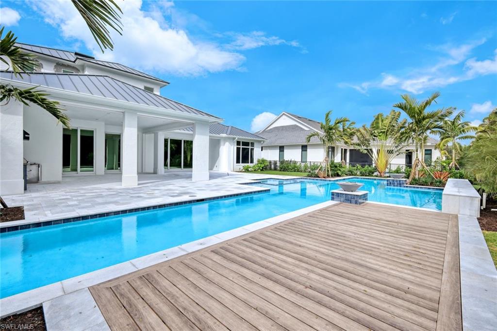 THE ENCLAVE OF DISTINCTION - Residential