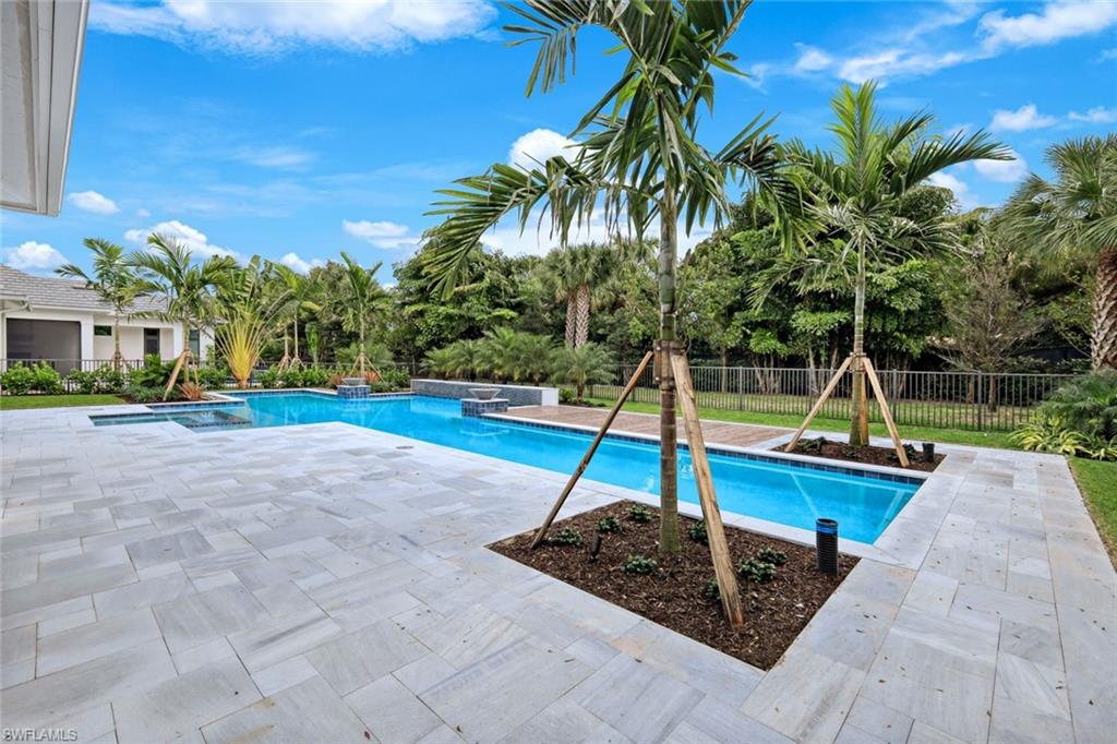 THE ENCLAVE OF DISTINCTION - Residential