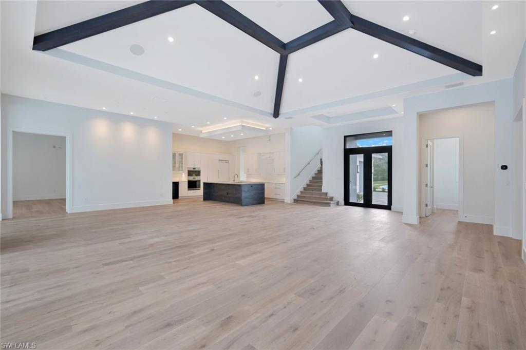 THE ENCLAVE OF DISTINCTION - Residential