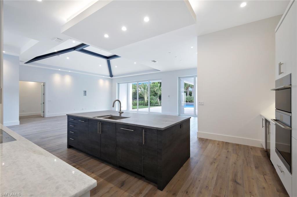 THE ENCLAVE OF DISTINCTION - Residential