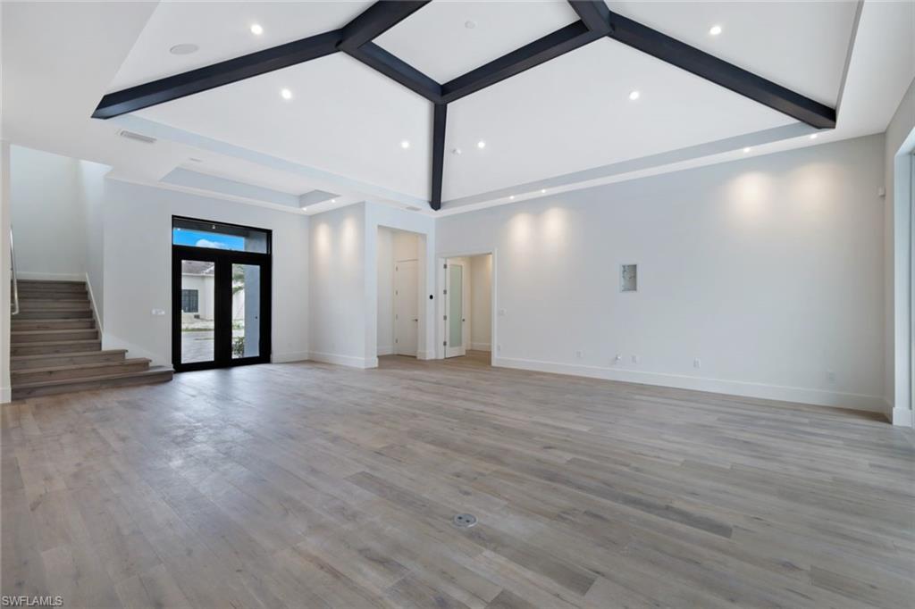 THE ENCLAVE OF DISTINCTION - Residential