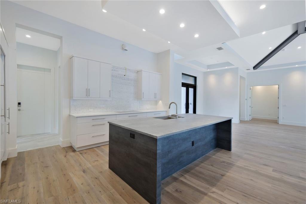 THE ENCLAVE OF DISTINCTION - Residential