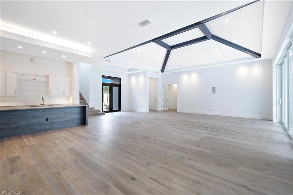 THE ENCLAVE OF DISTINCTION - Residential