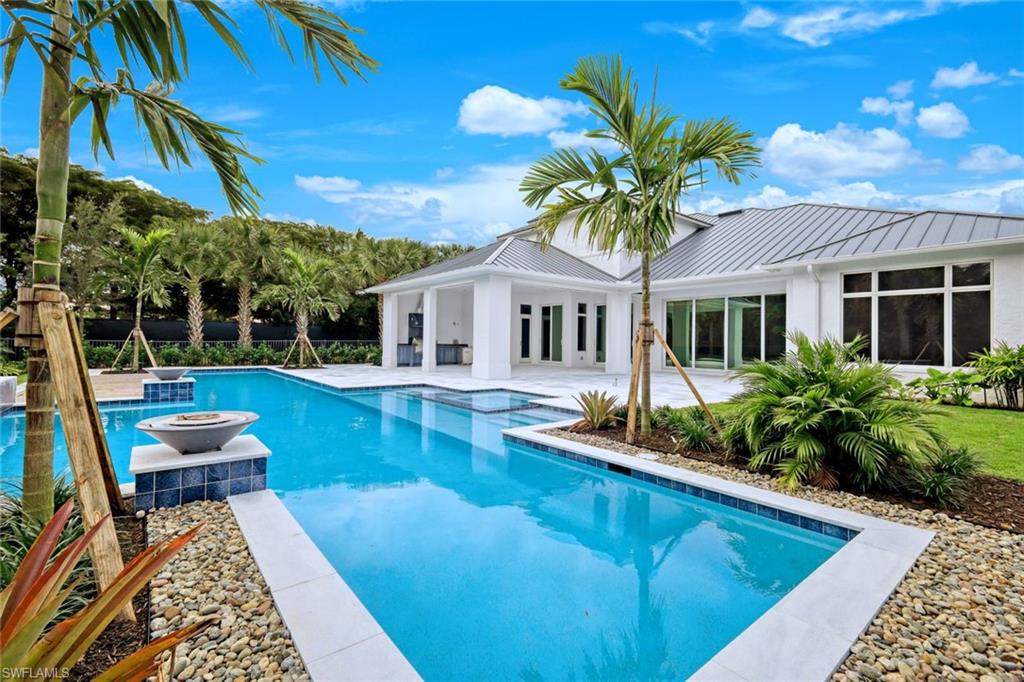 THE ENCLAVE OF DISTINCTION - Residential