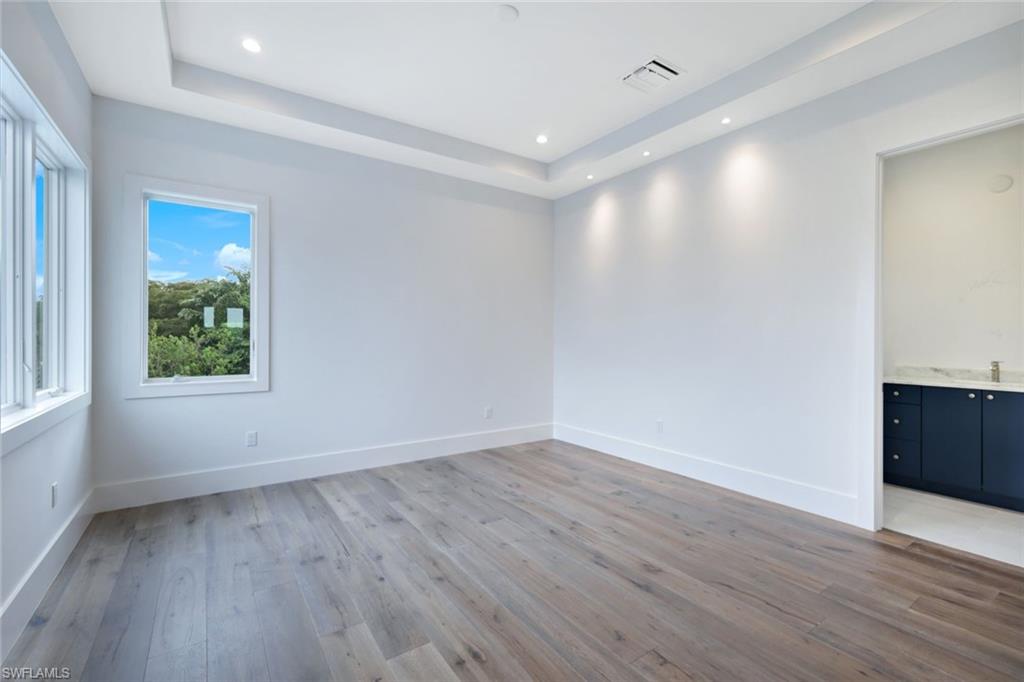 THE ENCLAVE OF DISTINCTION - Residential