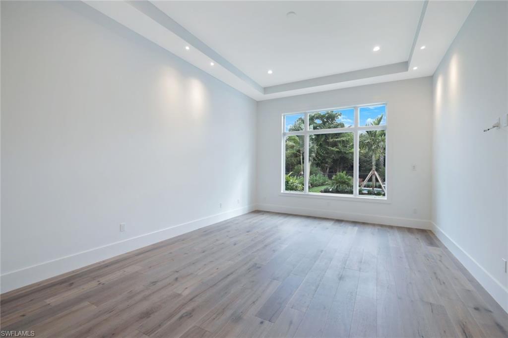 THE ENCLAVE OF DISTINCTION - Residential