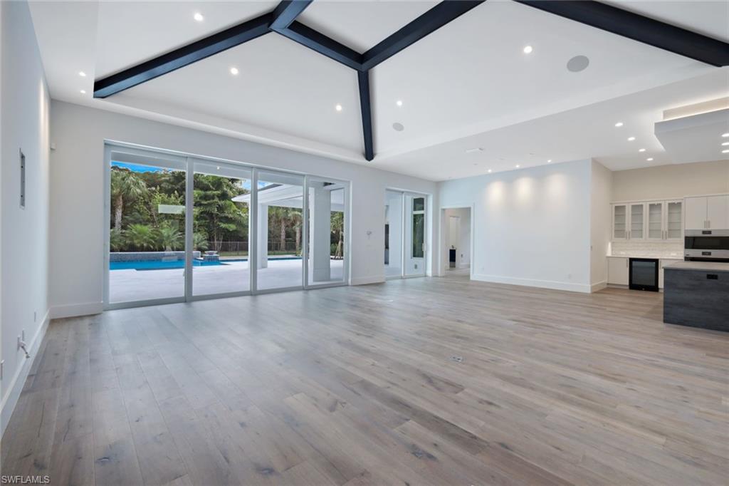 THE ENCLAVE OF DISTINCTION - Residential