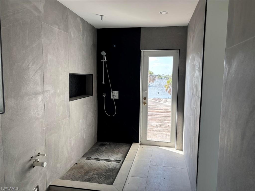 LAKE MUREX - Residential