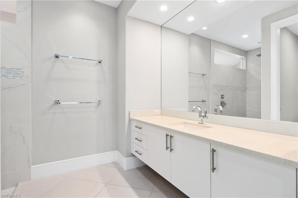 IMPERIAL SHORES - Residential