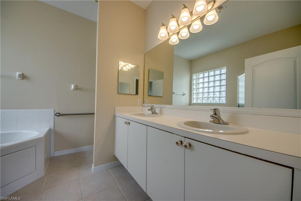 CORAL LAKES - Residential