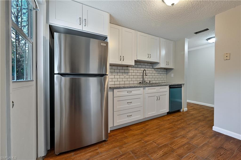 SAN CARLOS PARK - Residential