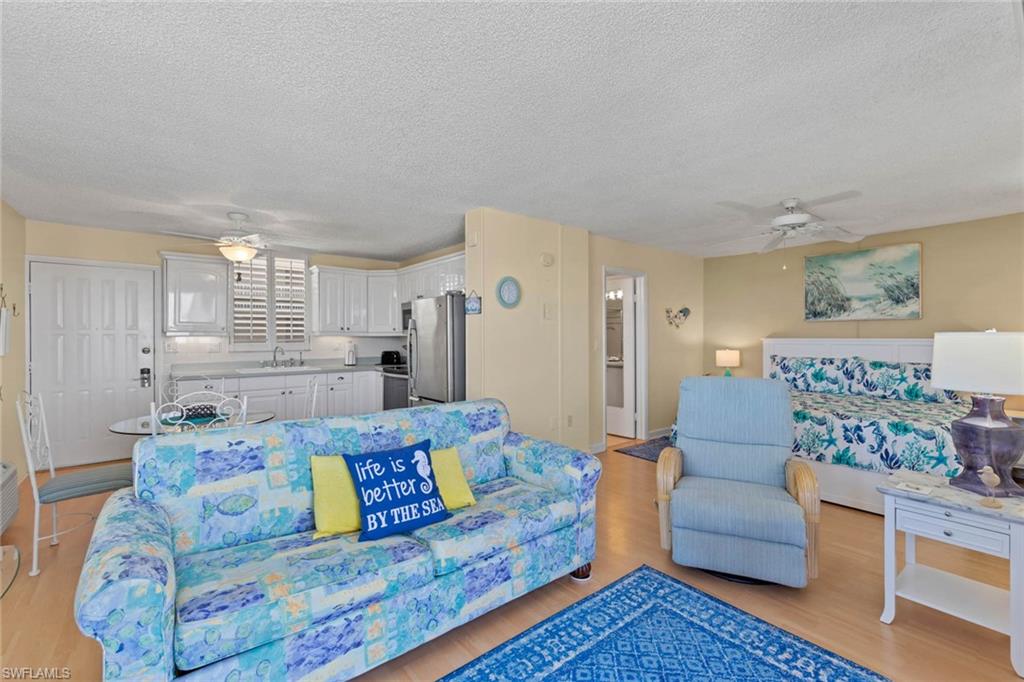 BEACH AND TENNIS CLUB - Residential