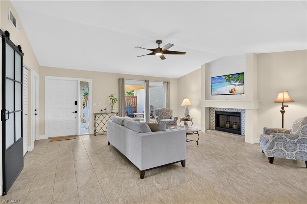 ROYAL WOODS - Residential