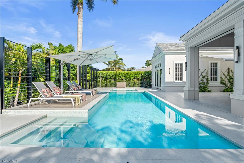 MOORINGS - Residential