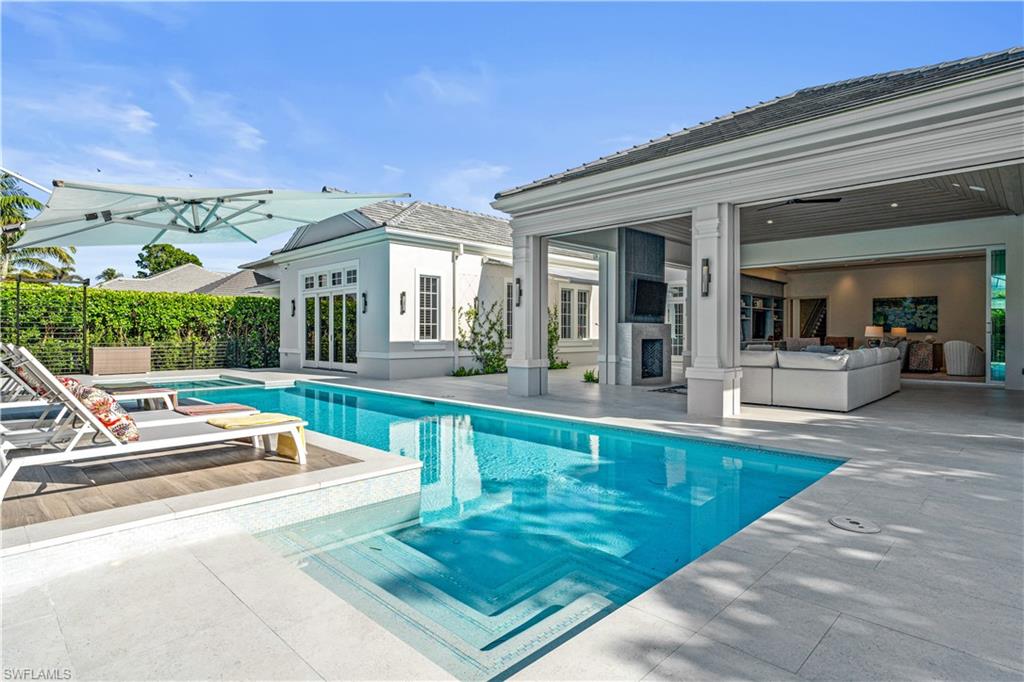 MOORINGS - Residential