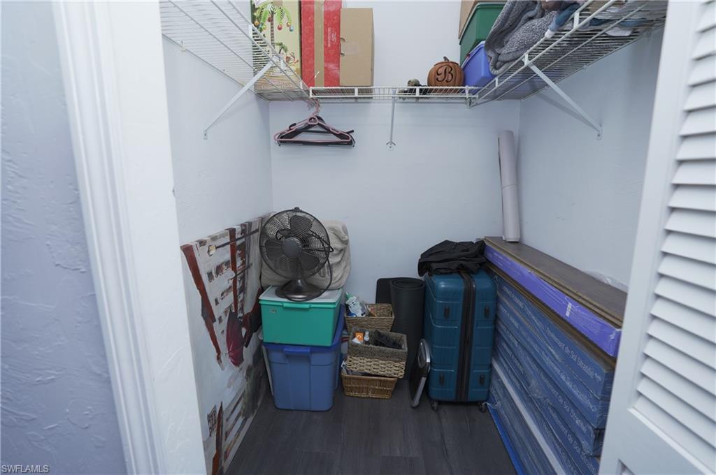 COUNTRY OAKS - Residential