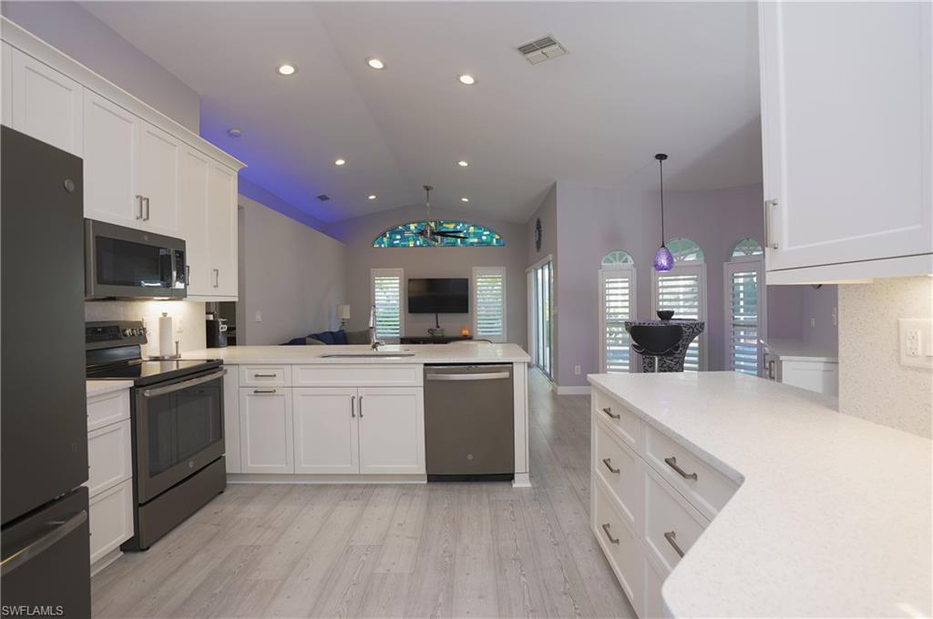 COUNTRY OAKS - Residential