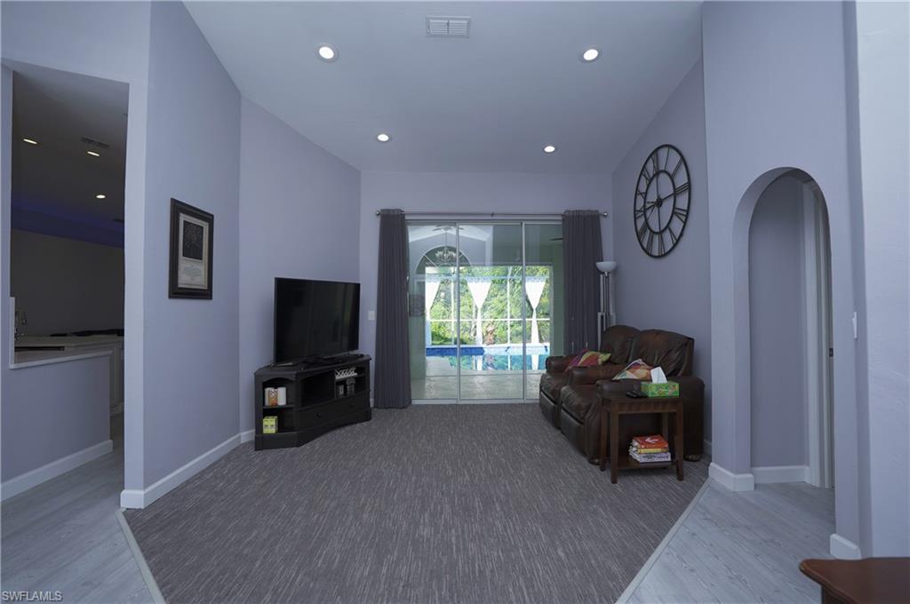 COUNTRY OAKS - Residential