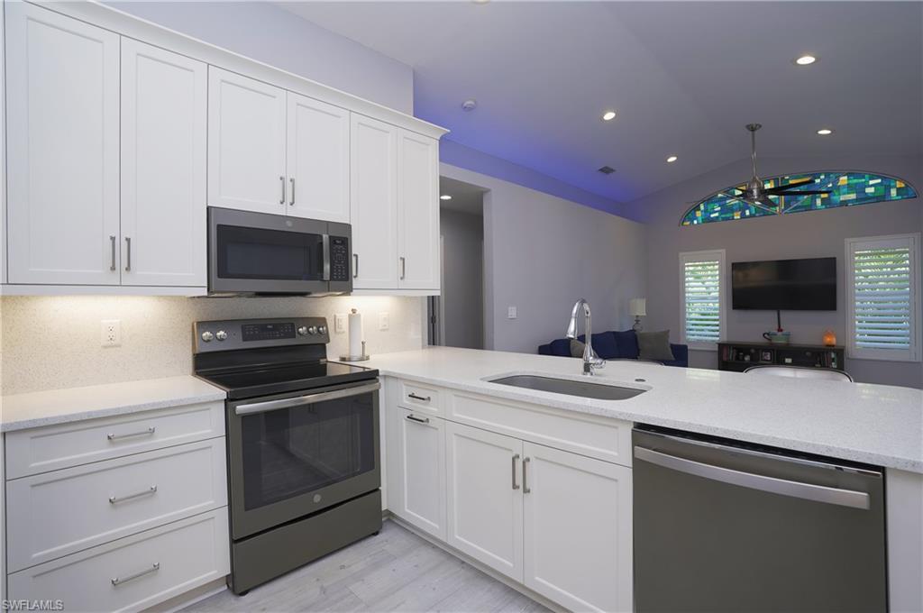 COUNTRY OAKS - Residential