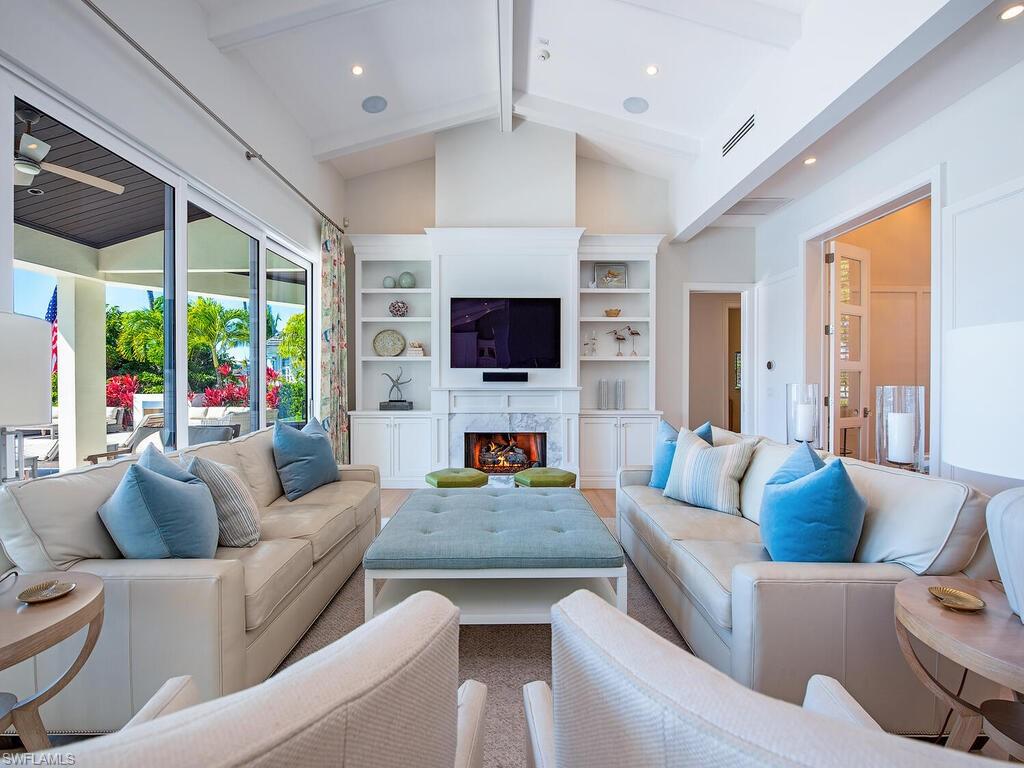 MOORINGS - Residential