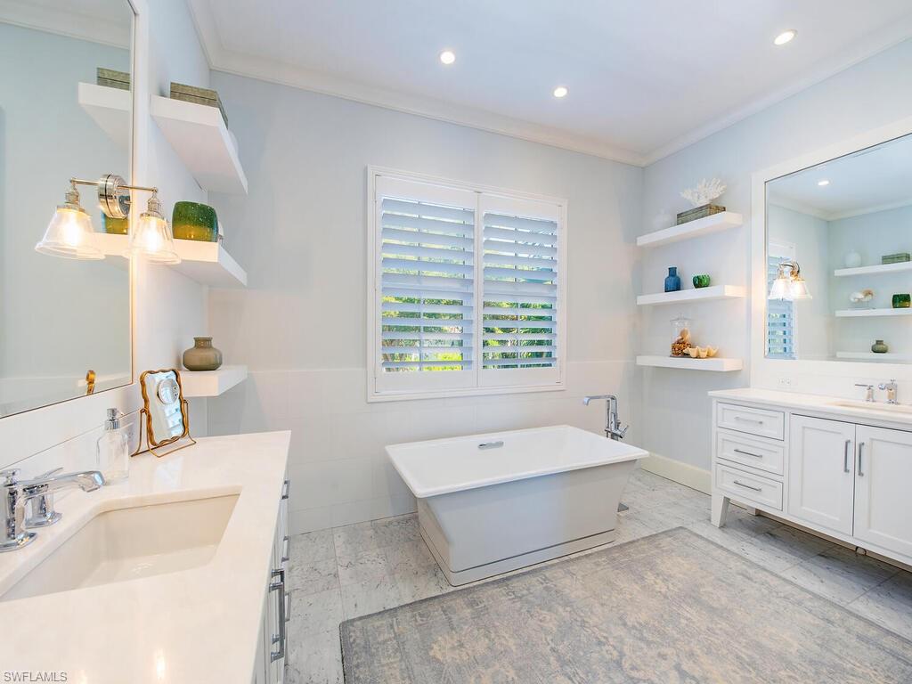 MOORINGS - Residential