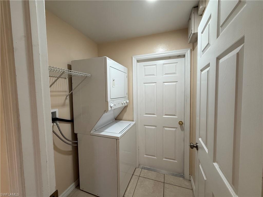 MIRROR LAKES - Residential Lease