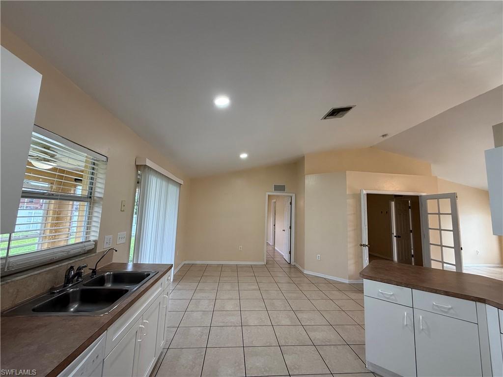 MIRROR LAKES - Residential Lease