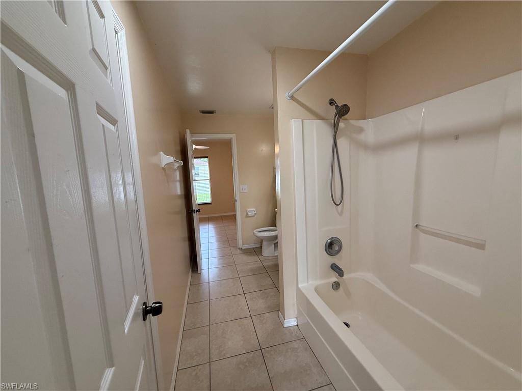 MIRROR LAKES - Residential Lease