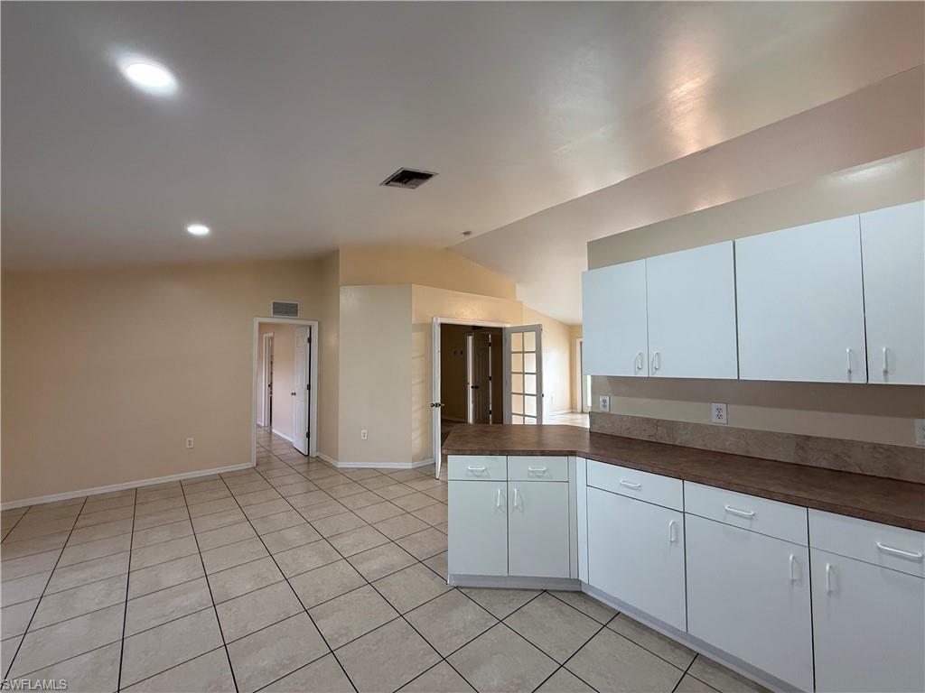 MIRROR LAKES - Residential Lease