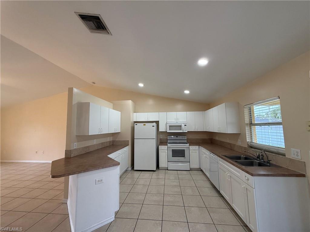 MIRROR LAKES - Residential Lease