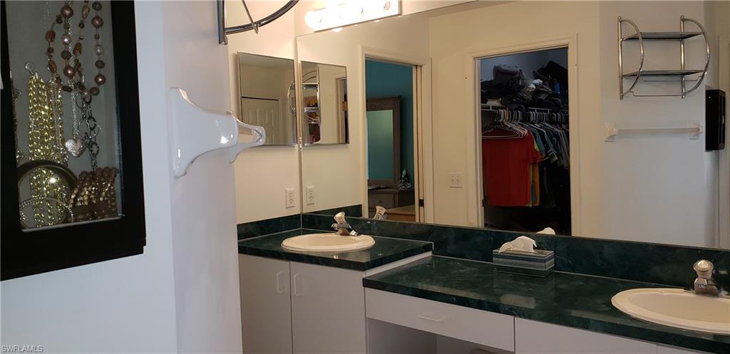 VARSITY LAKES - Residential