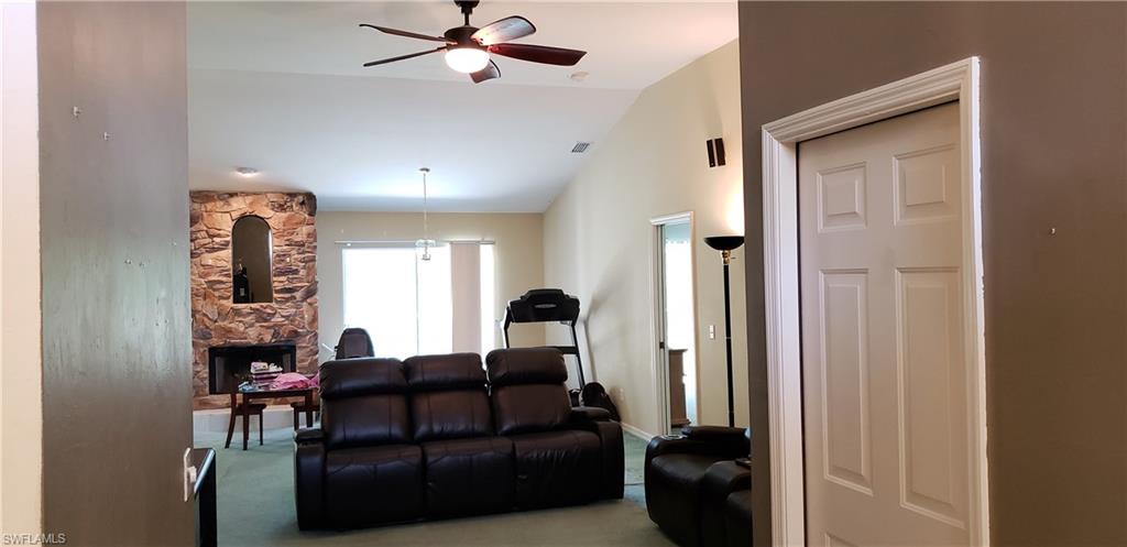 VARSITY LAKES - Residential