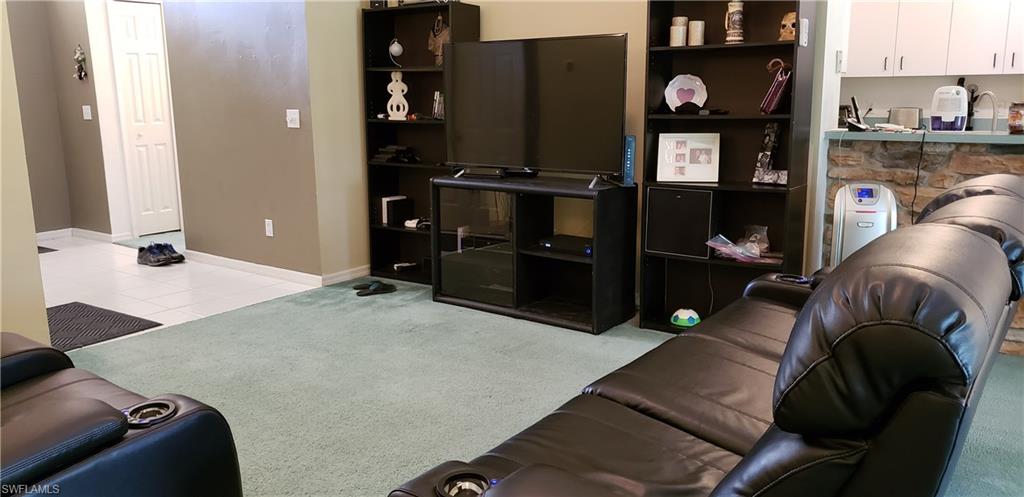 VARSITY LAKES - Residential