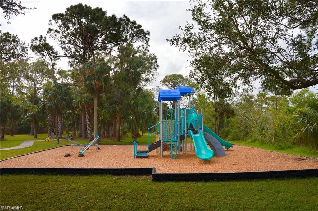 VARSITY LAKES - Residential