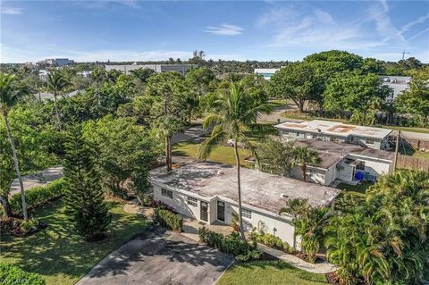 1011 11th ST N NAPLES FL 34102