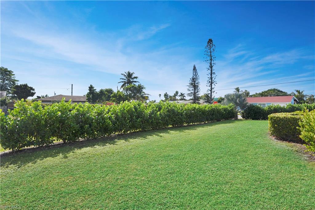 NAPLES TWIN LAKES - Residential