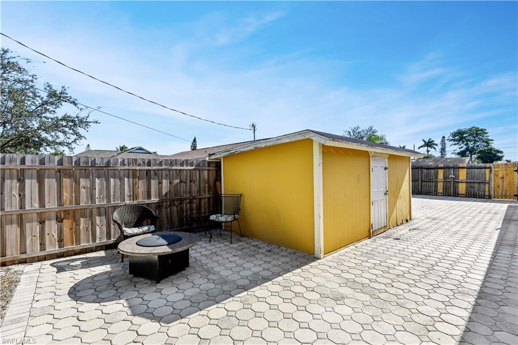 NAPLES TWIN LAKES - Residential