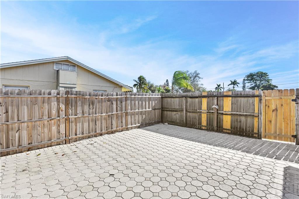 NAPLES TWIN LAKES - Residential