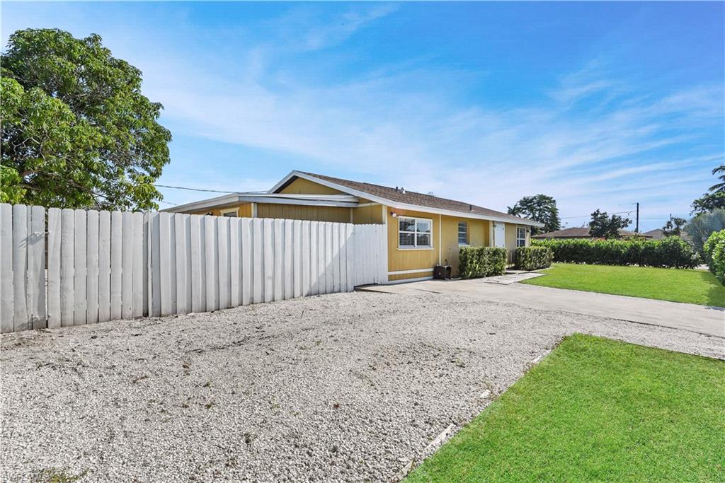 NAPLES TWIN LAKES - Residential