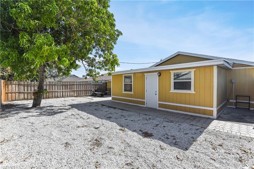 NAPLES TWIN LAKES - Residential