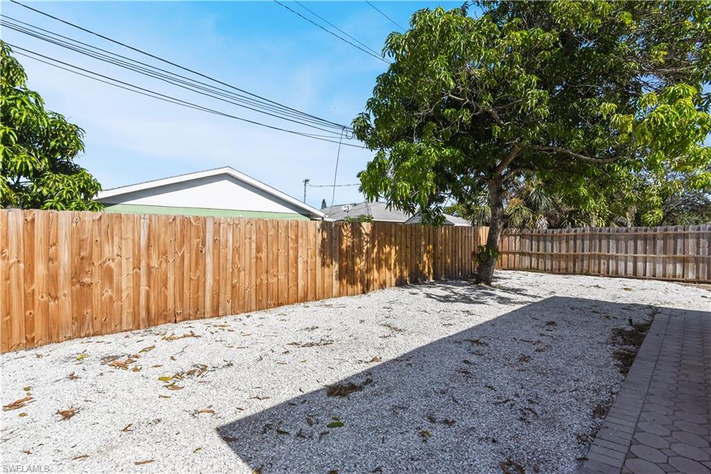 NAPLES TWIN LAKES - Residential