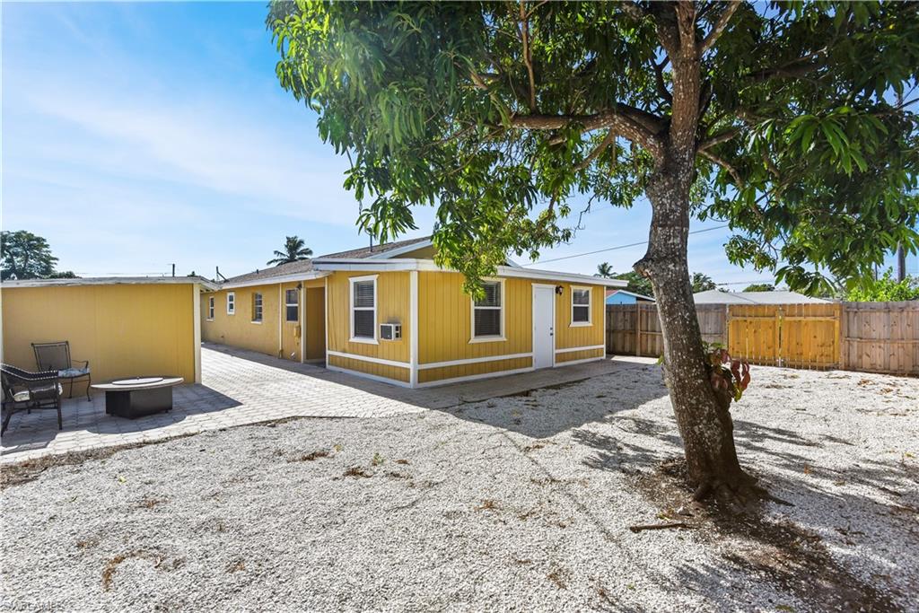 NAPLES TWIN LAKES - Residential