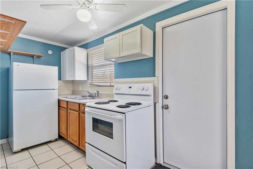 NAPLES TWIN LAKES - Residential