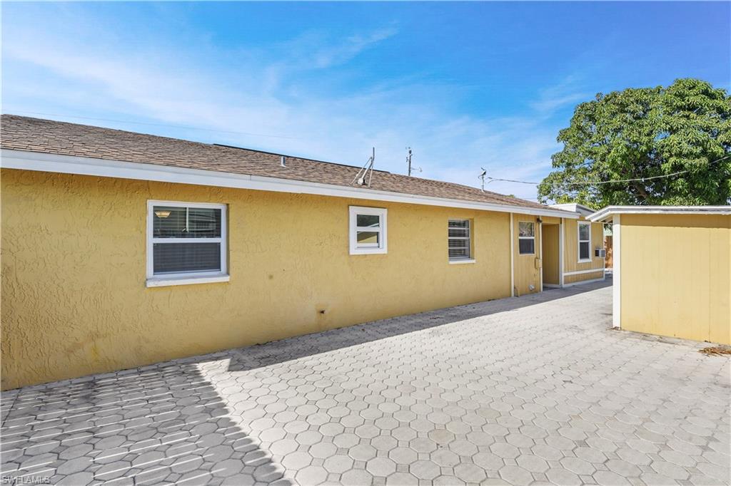 NAPLES TWIN LAKES - Residential