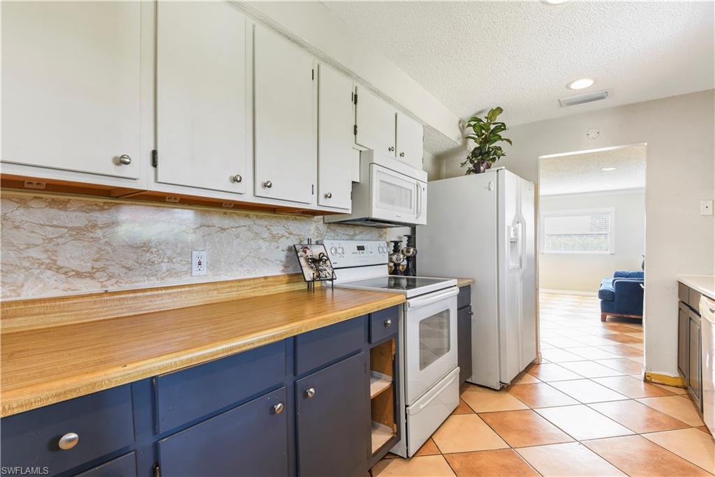 NAPLES TWIN LAKES - Residential