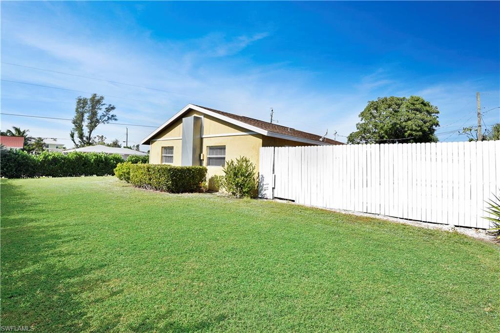 NAPLES TWIN LAKES - Residential