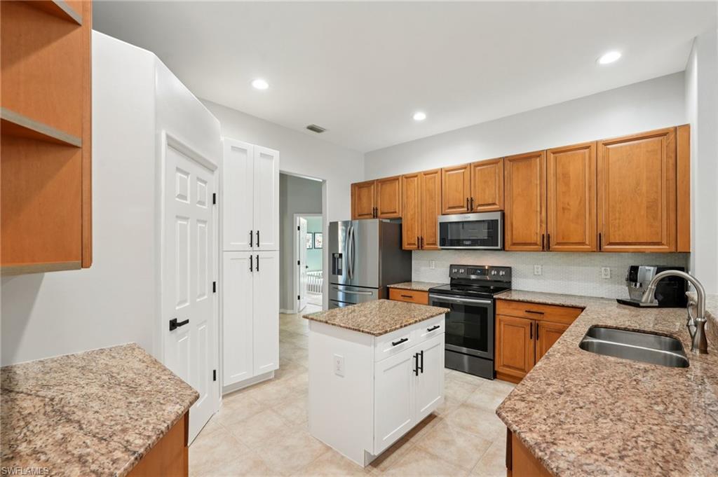 GOLDEN GATE ESTATES - Residential