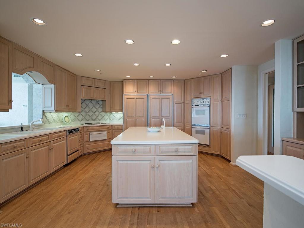 SEAPOINT AT NAPLES CAY - Residential