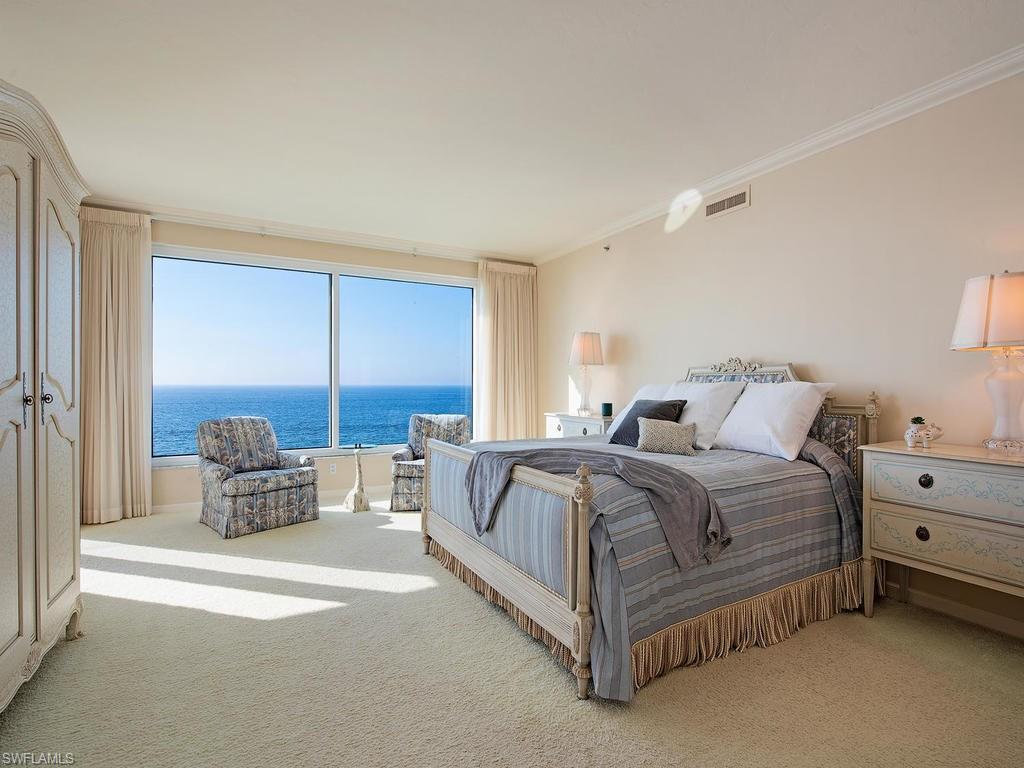 SEAPOINT AT NAPLES CAY - Residential