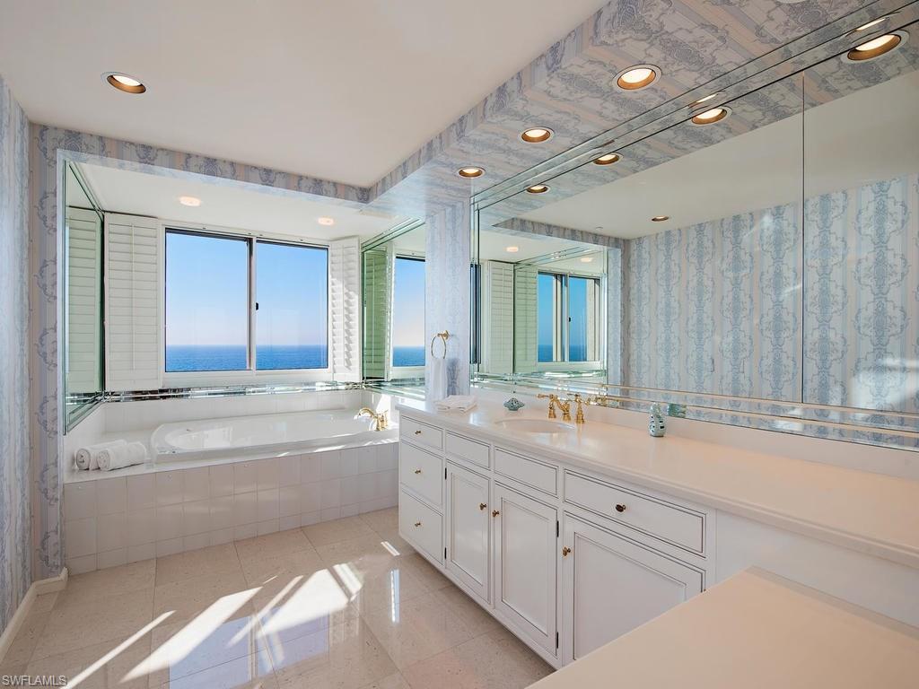 SEAPOINT AT NAPLES CAY - Residential